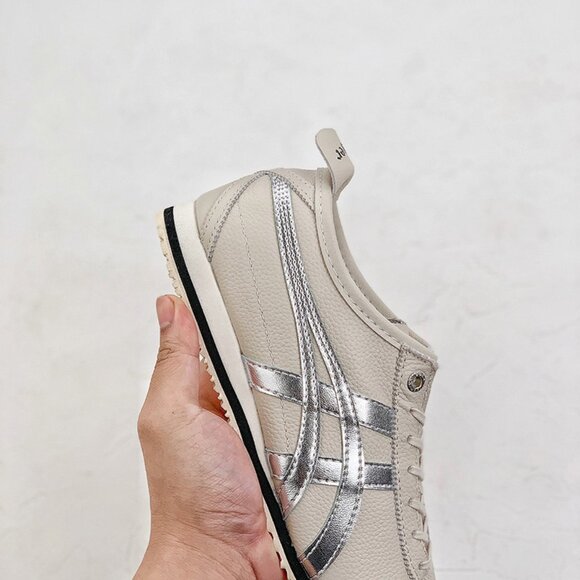 Onitsuka Tiger MEXICO 66 Tan/Silver Sneakers - Picture 6 of 9